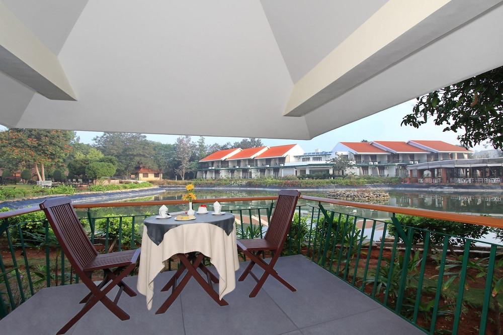 Silent Shores Resort & Spa Mysore Extérieur photo